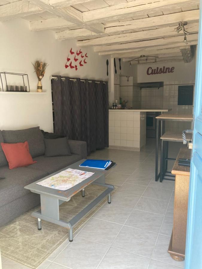 Le Gambetta - Nouveau Proprietaire Estissac Екстер'єр фото